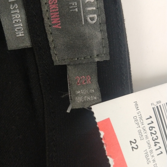 Torrid Sky High Skinny jean - Picture 9 of 12